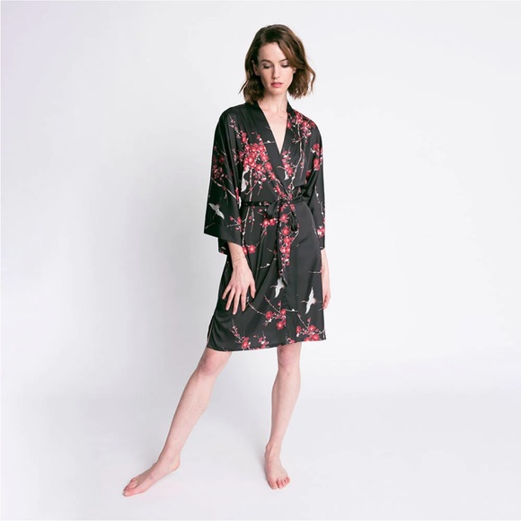 kim+ono Other - CHERRY BLOSSOM & CRANE SHORT KIMONO ROBE